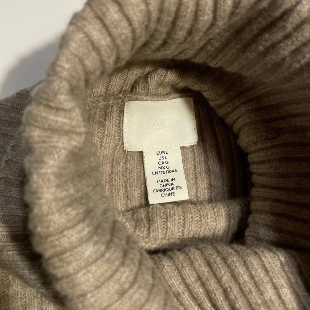 H&M Turtleneck - Picture 3 of 3